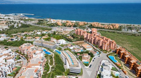 Moderno apartamento en planta baja con piscina privada, amplia terraza y jardín en Los Hidalgos, Manilva, Bild 2