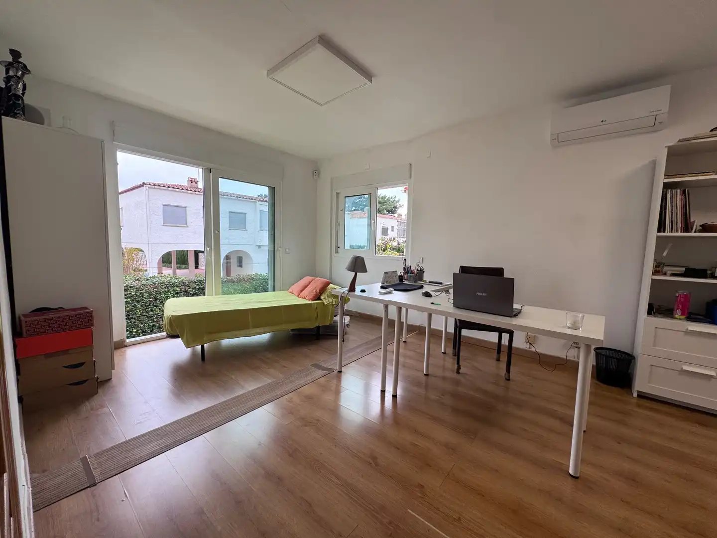Habitación de Casa adosada en venta en Benicasim / Benicàssim con Aire acondicionado, Calefacción y Jardín privado