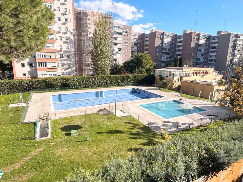 Piscina de Pis en venda en Fuenlabrada amb Calefacció