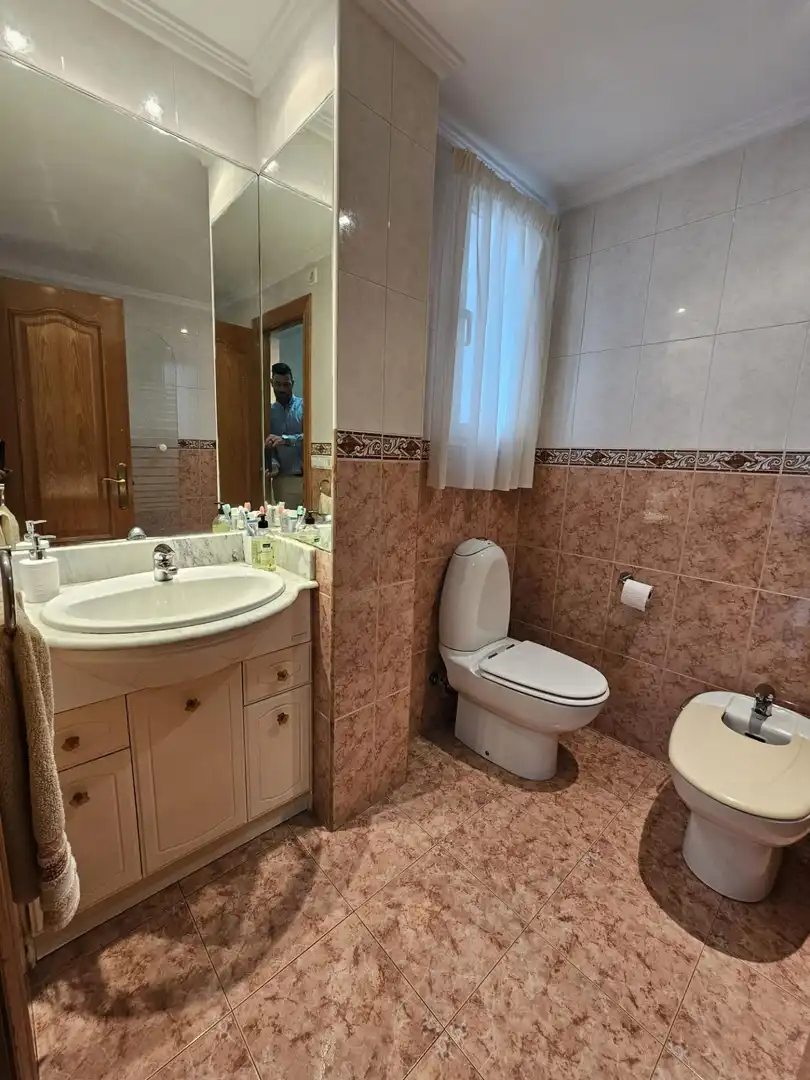 Bathroom of Flat for sale in Valencia  with Air Conditioner, Furnished and Balcony