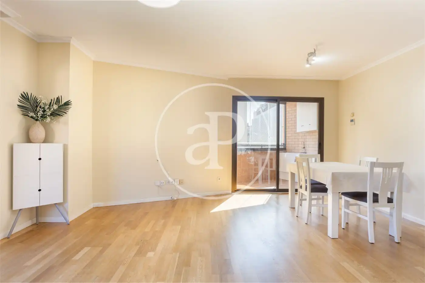 Außenansicht von Wohnung zur Miete in Valencia mit Klimaanlage, Heizung und Privatgarten