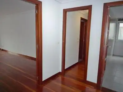 Wohnung zum Verkauf in Santander mit Heizung, Parkett und Abstellraum