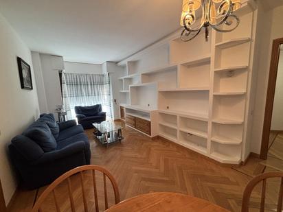 Living room of Flat to rent in  Madrid Capital  with Air Conditioner, Heating and Parquet flooring