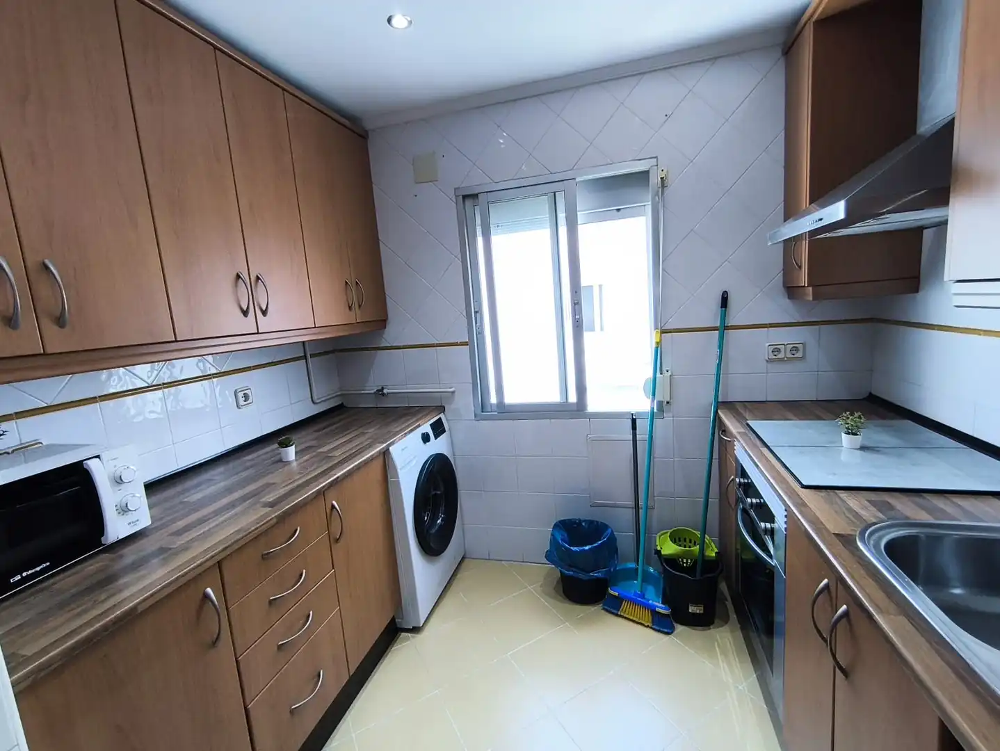Kitchen of Flat for share in Alcalá de Henares  with Heating, Furnished and Oven