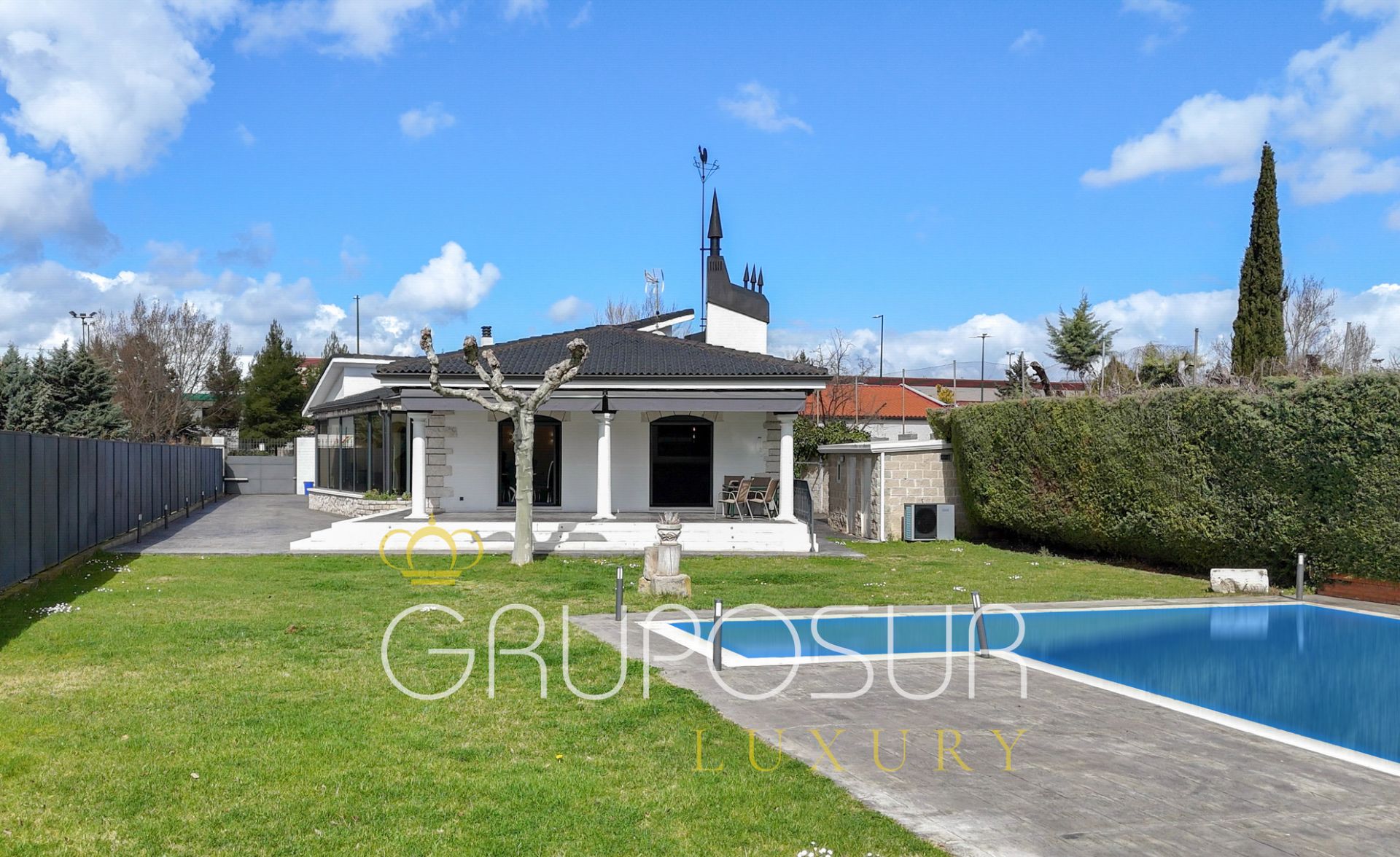 Exterior view of House or chalet for sale in Valladolid Capital  with Air Conditioner, Heating and Private garden