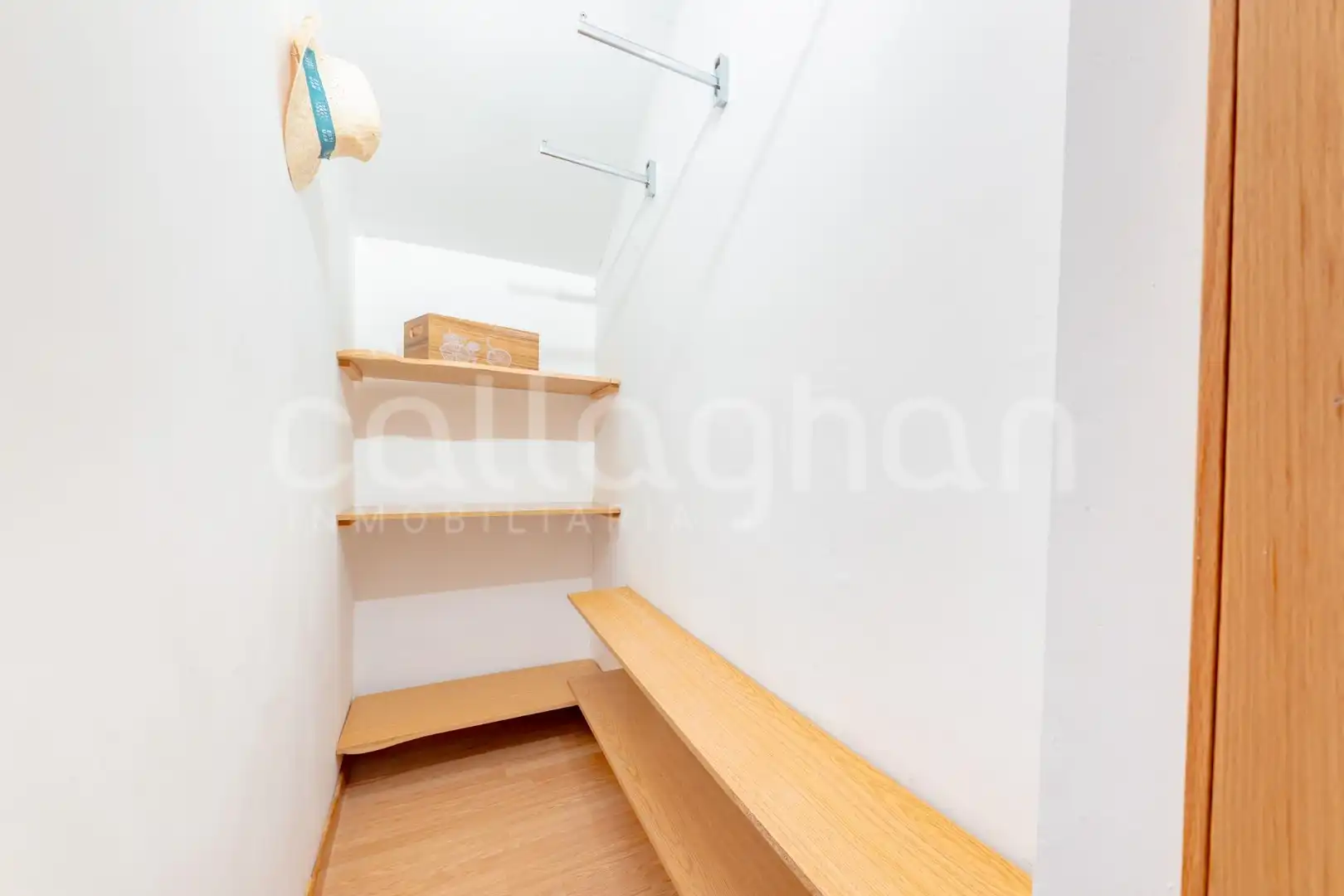 Loft zum Verkauf in Valencia mit Klimaanlage und Balkon