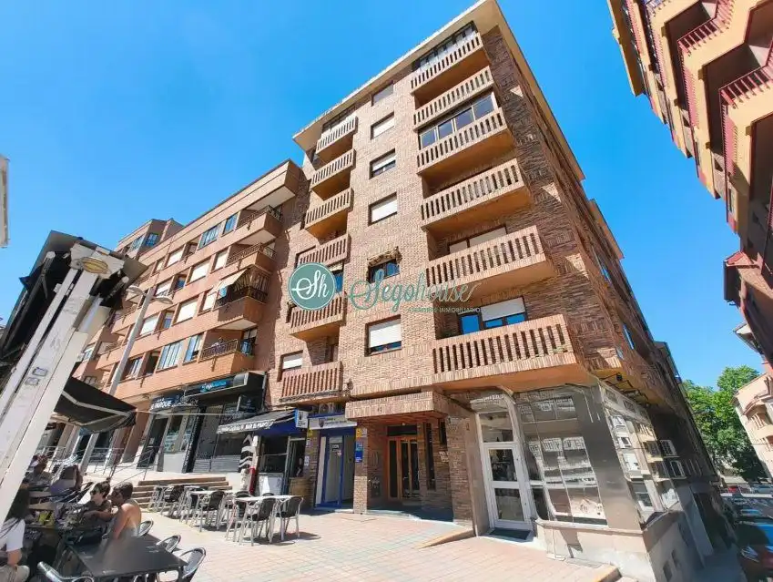 Vista exterior de Piso en venta en Segovia con Calefacción, Parquet y Trastero