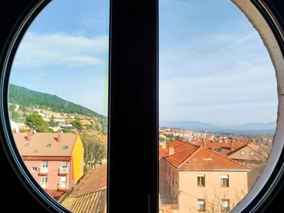 Vista exterior de Dúplex en venda en San Lorenzo de El Escorial amb Calefacció i Piscina comunitària