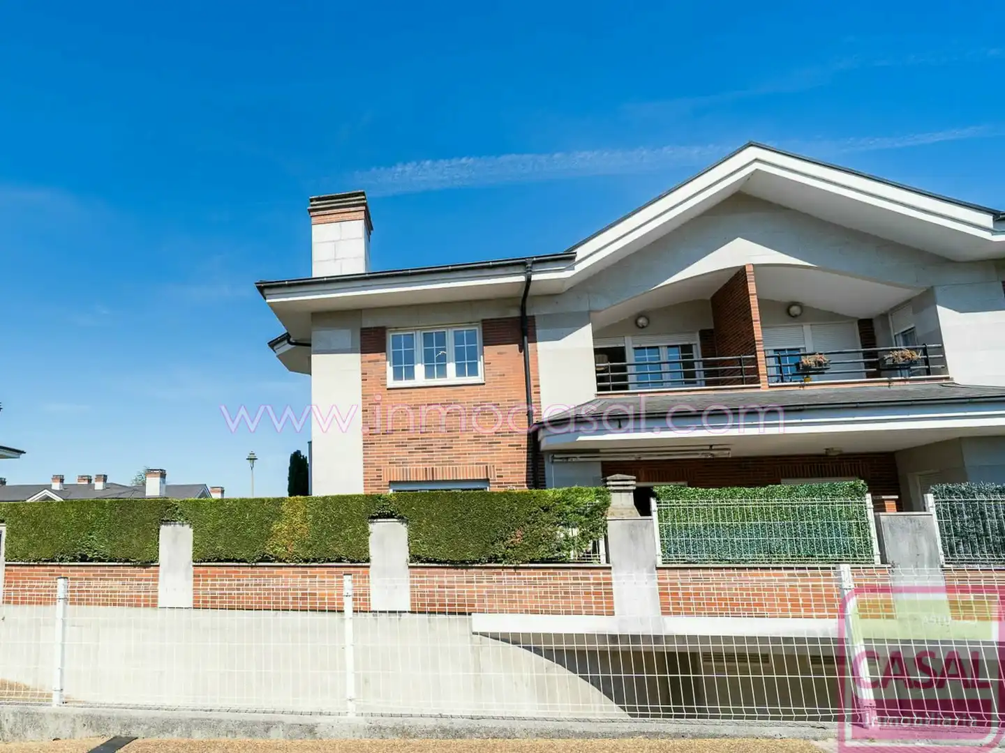 Vista exterior de Casa o xalet en venda en Corvera de Asturias amb Calefacció, Terrassa i Traster