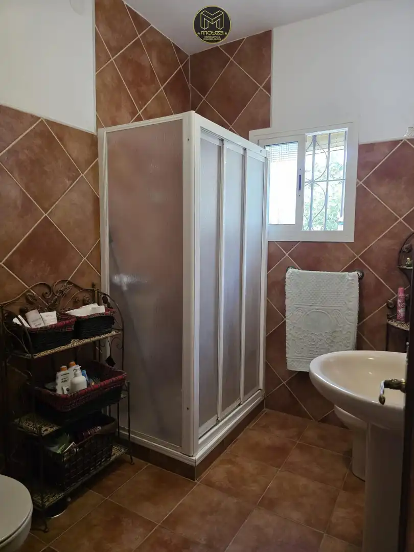 Bany de Casa o xalet en venda en Jaén amb Aire condicionat, Calefacció i Piscina