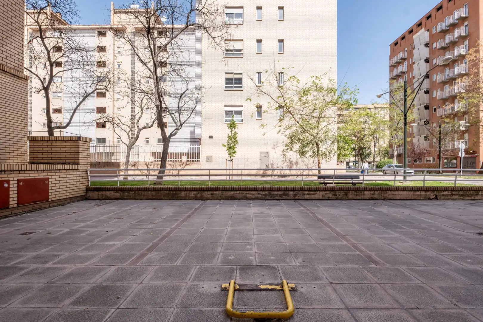 Exterior view of Commercial properties for sale in Zaragoza