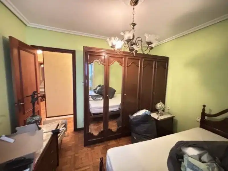 Bedroom of Flat for sale in Torrelavega   with Heating, Private garden and Parquet flooring