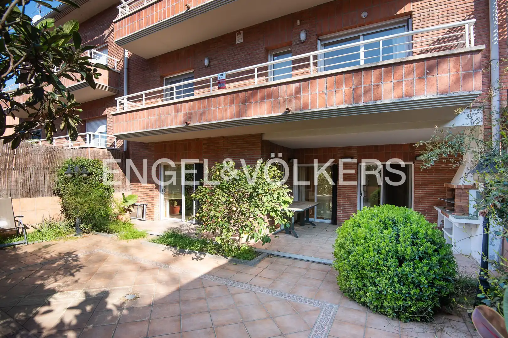 Terrassa de Casa o xalet en venda en Molins de Rei amb Aire condicionat, Calefacció i Jardí privat
