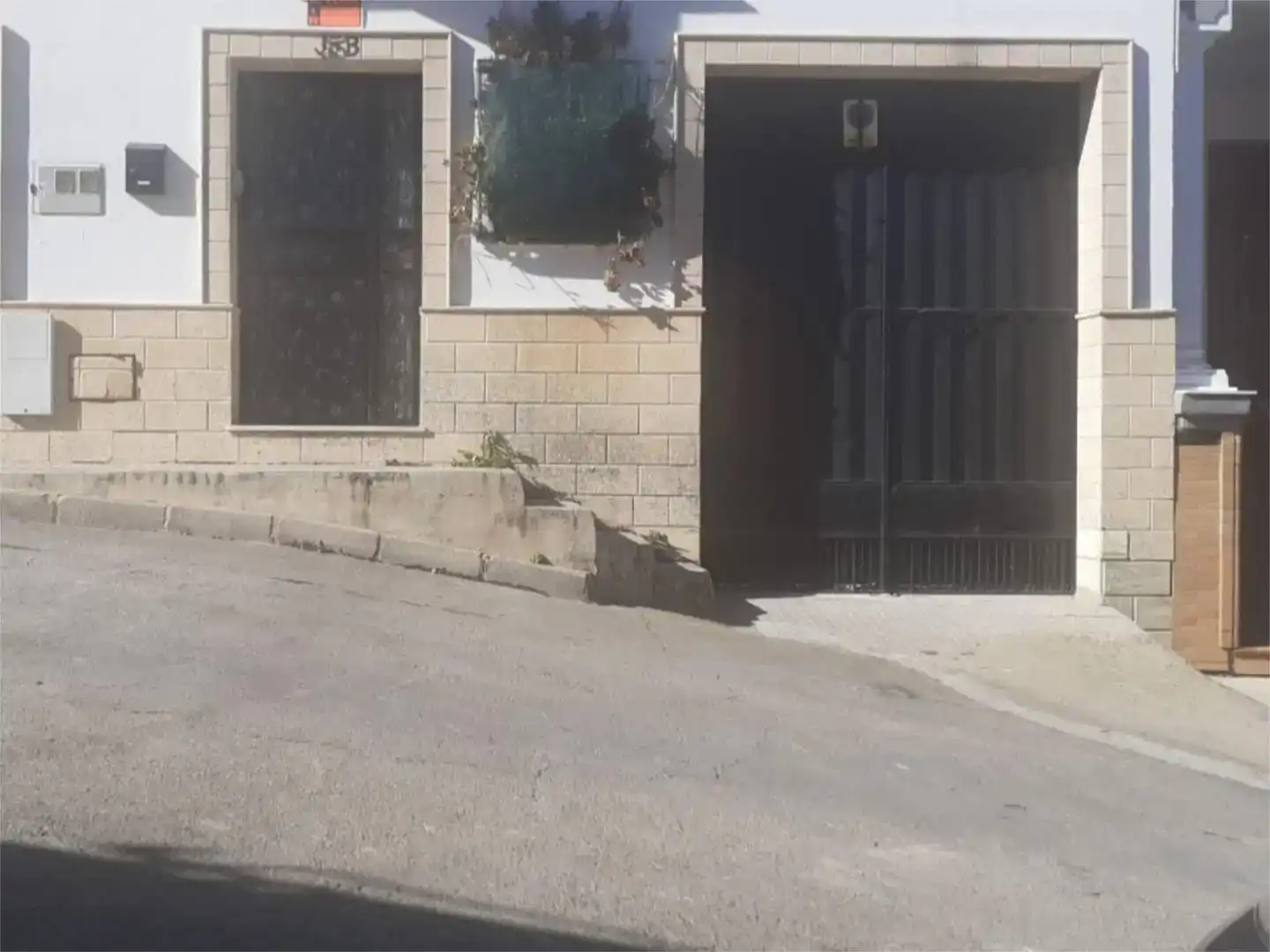 Vista exterior de Planta baja en venta en Prado del Rey con Trastero y Amueblado