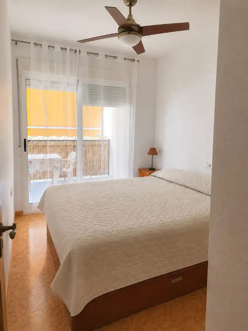 Dormitori de Apartament de lloguer en Águilas amb Moblat, Forn i Rentadora