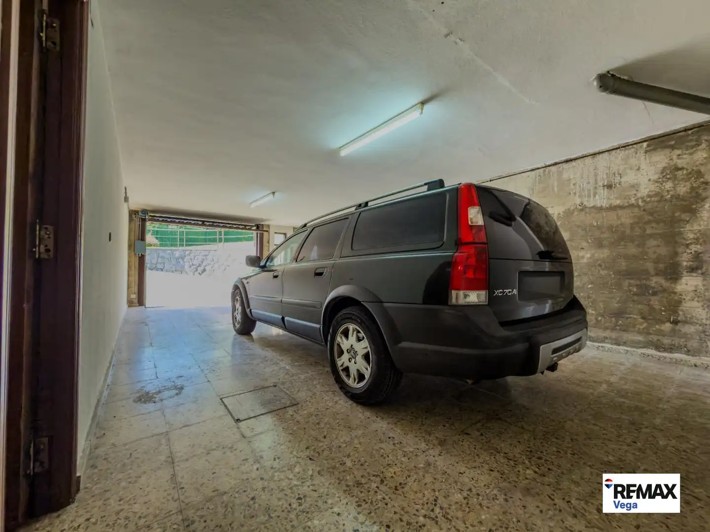 Aparcament de Casa o xalet en venda en Torrelavega  amb Calefacció, Traster i Moblat