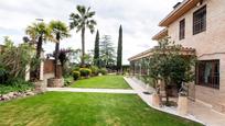 Jardí de Casa o xalet en venda en Las Rozas de Madrid amb Aire condicionat, Terrassa i Piscina