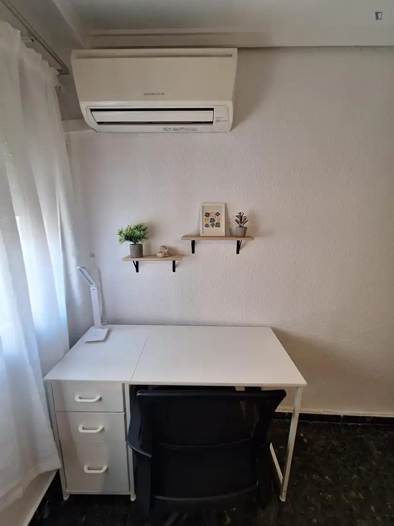 Habitación de Apartamento de alquiler en Moncada con Amueblado, Horno y Lavadora