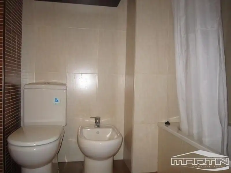 Baño de Piso de alquiler en Lucena con Aire acondicionado, Terraza y Trastero