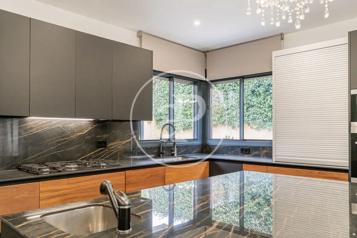 Cocina de Casa adosada en venta en Pozuelo de Alarcón con Aire acondicionado, Calefacción y Jardín privado