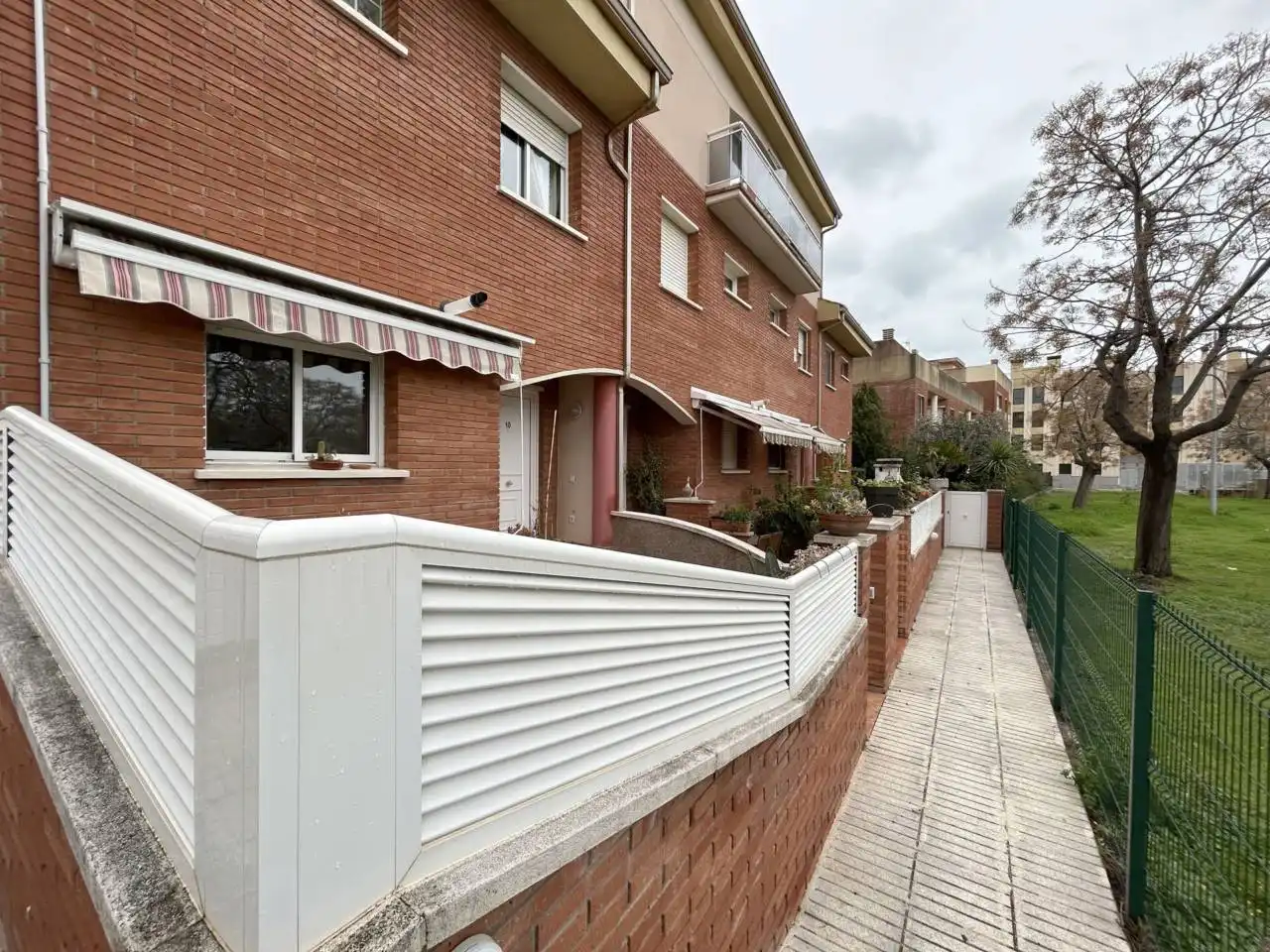Exterior view of Houses for sale in Cubelles  with Terrace and Community pool
