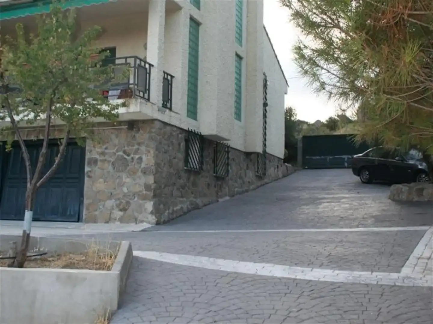 Vista exterior de Piso de alquiler en Valdemorillo con Aire acondicionado, Jardín privado y Parquet