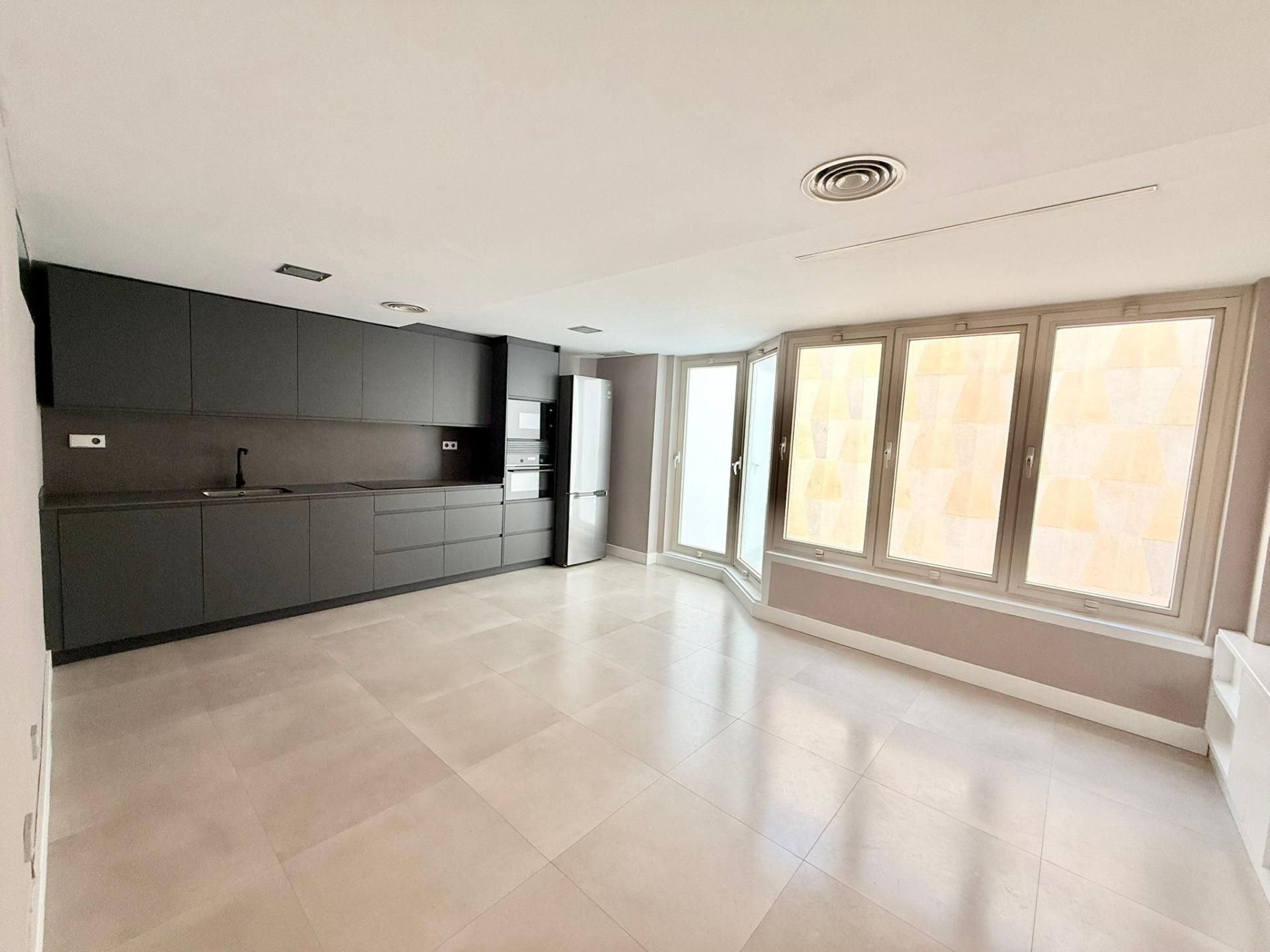 Kitchen of Flat to rent in  Valencia Capital  with Air Conditioner and Heating