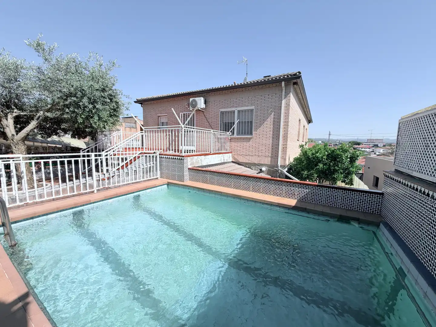 Swimming pool of Houses for sale in Terrassa  with Air Conditioner, Heating and Private garden