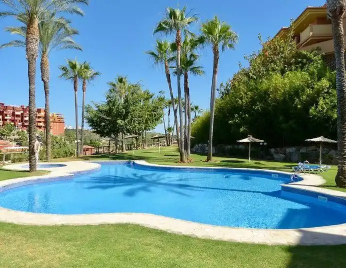 Piscina de Apartamento en venta en Marbella con Aire acondicionado, Calefacción y Terraza