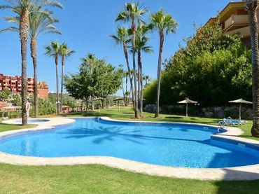 Apartment with pool for sale in La Reserva de Marbella