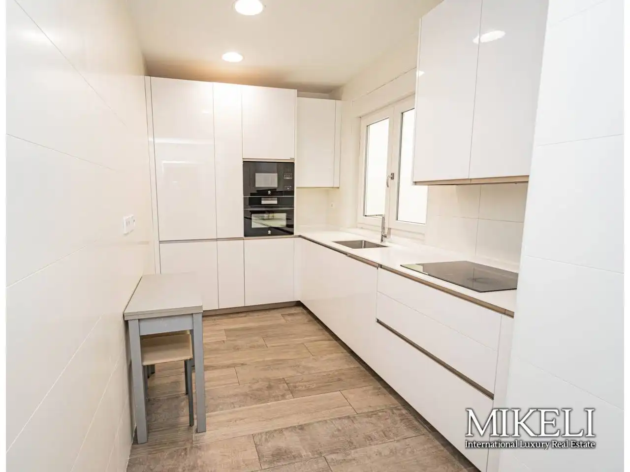 Flat with terrace to rent in Calle Hernán Cortés, imagen 13