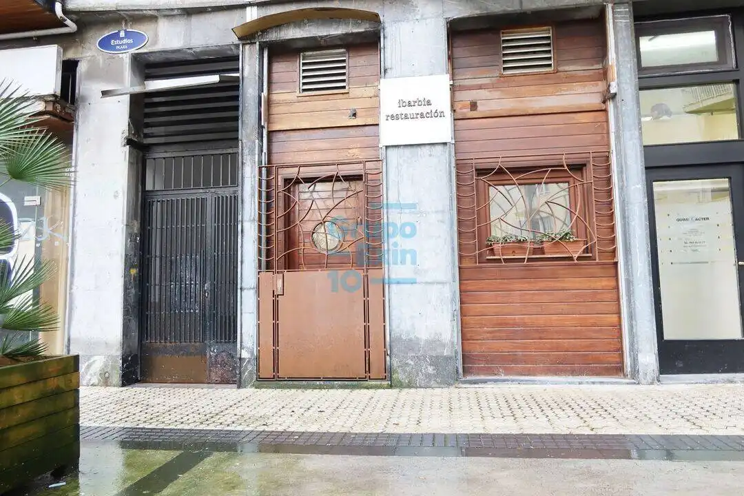 Vista exterior de Local en venda en Donostia - San Sebastián 