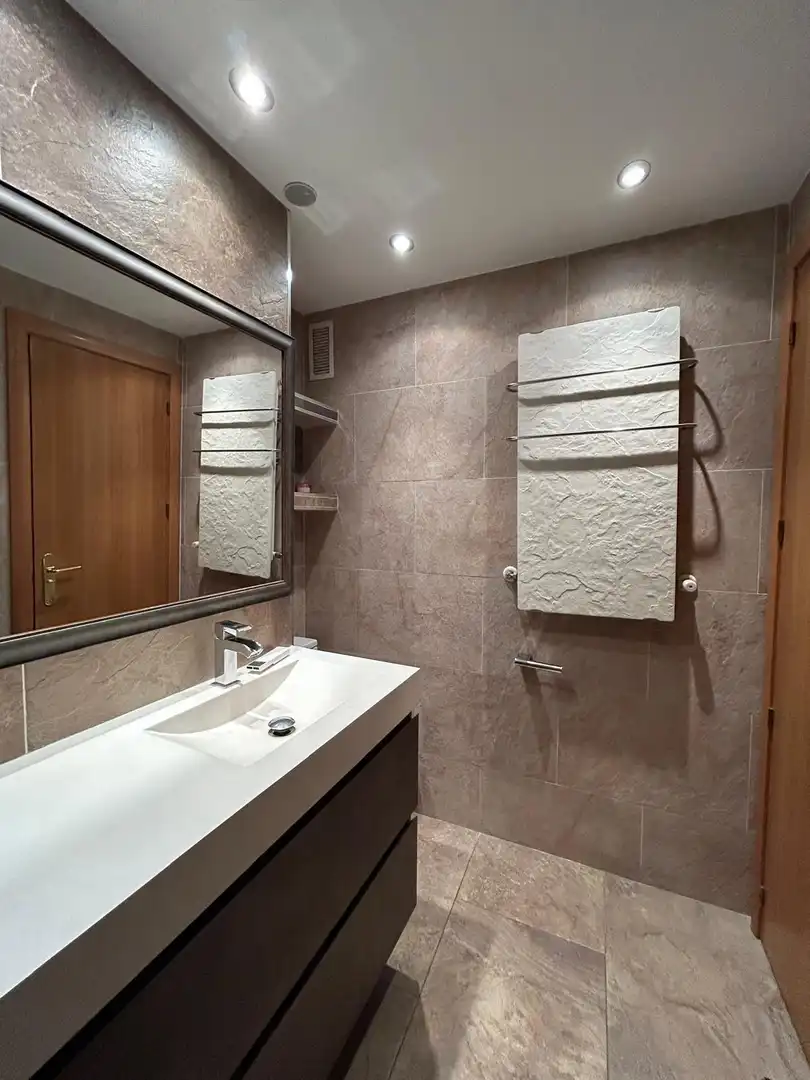 Flat for sale in Avenida FELICIDAD, Los Rosales