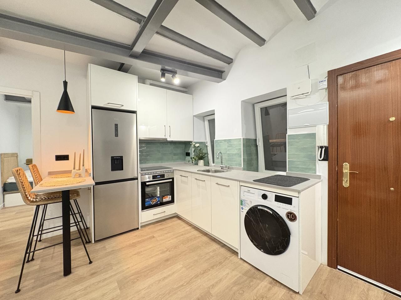 Cuina de Planta baixa de lloguer en  Madrid Capital amb Calefacció i Moblat