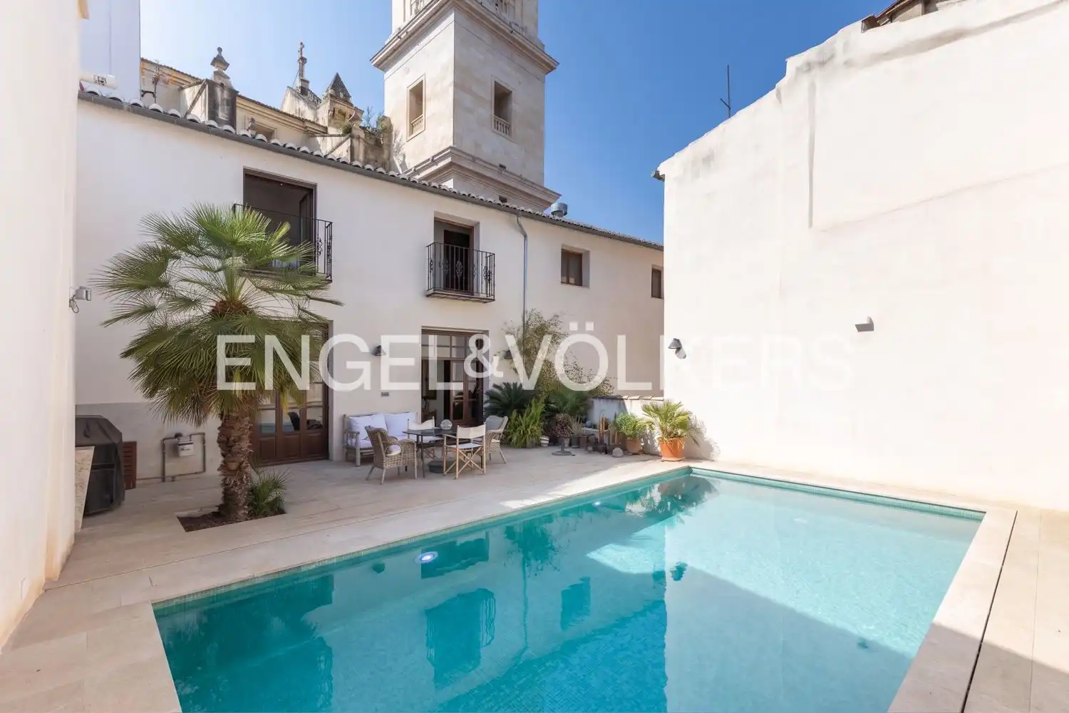 Vista exterior de Casa adosada en venda en Xàtiva amb Calefacció, Terrassa i Piscina