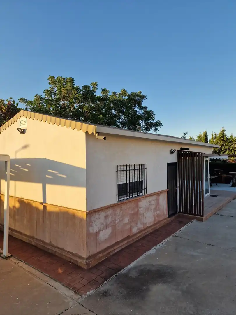 Vista exterior de Casa o xalet en venda en Córdoba amb Aire condicionat, Calefacció i Jardí privat