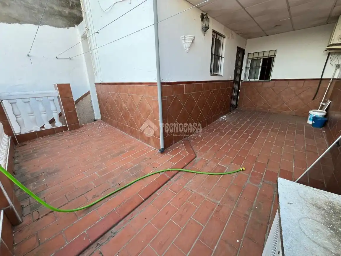 Vista exterior de Casa o xalet en venda en Dos Hermanas