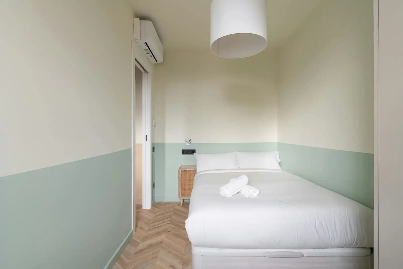 Bedroom of Flat for rent in Barcelona  with Air Conditioner, Heating and Furnished