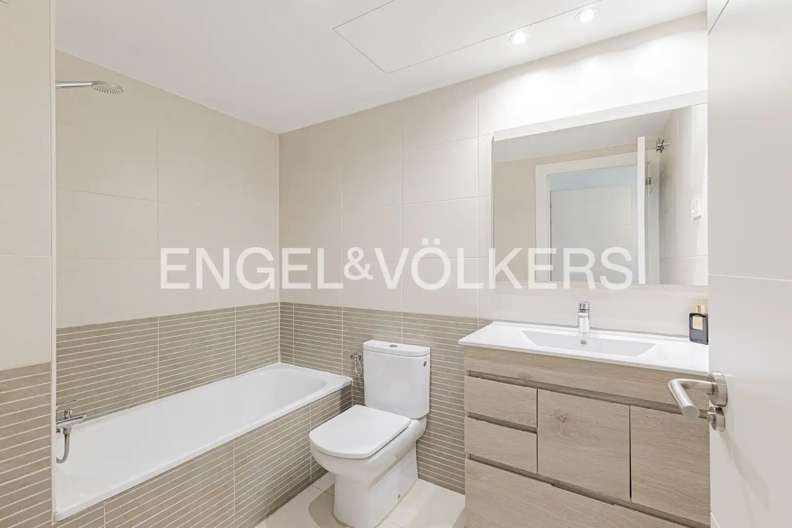 Baño de Piso en venta en Sant Joan Despí con Aire acondicionado, Calefacción y Parquet
