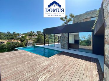 Villa avec piscine à vendre à Carrer Joaquim Vayreda