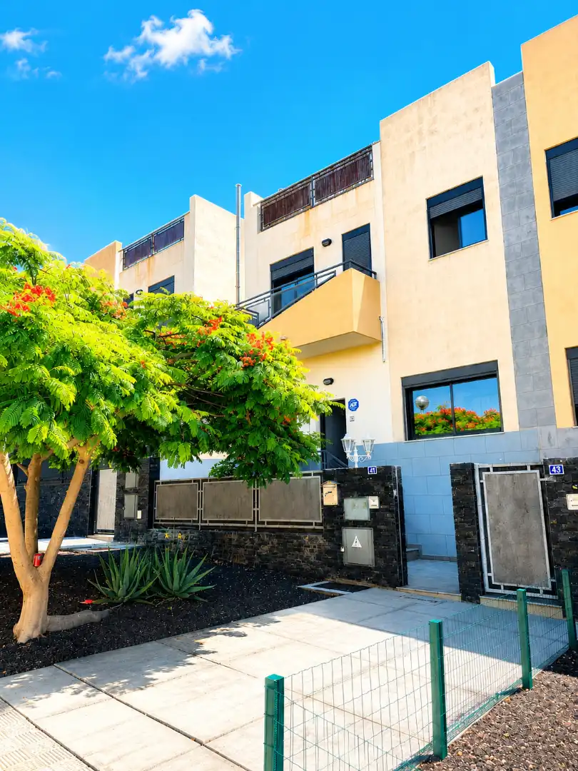 Casa adosada en venta en Calle Duquela, Cho - Parque de la Reina