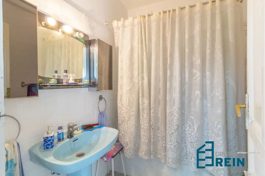 Bathroom of Houses for sale in Carranque  with Air Conditioner, Terrace and Furnished