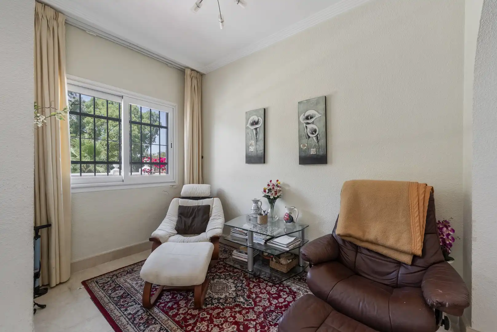 Sala de estar de Casa adosada en venta en Mijas con Aire acondicionado, Jardín privado y Terraza