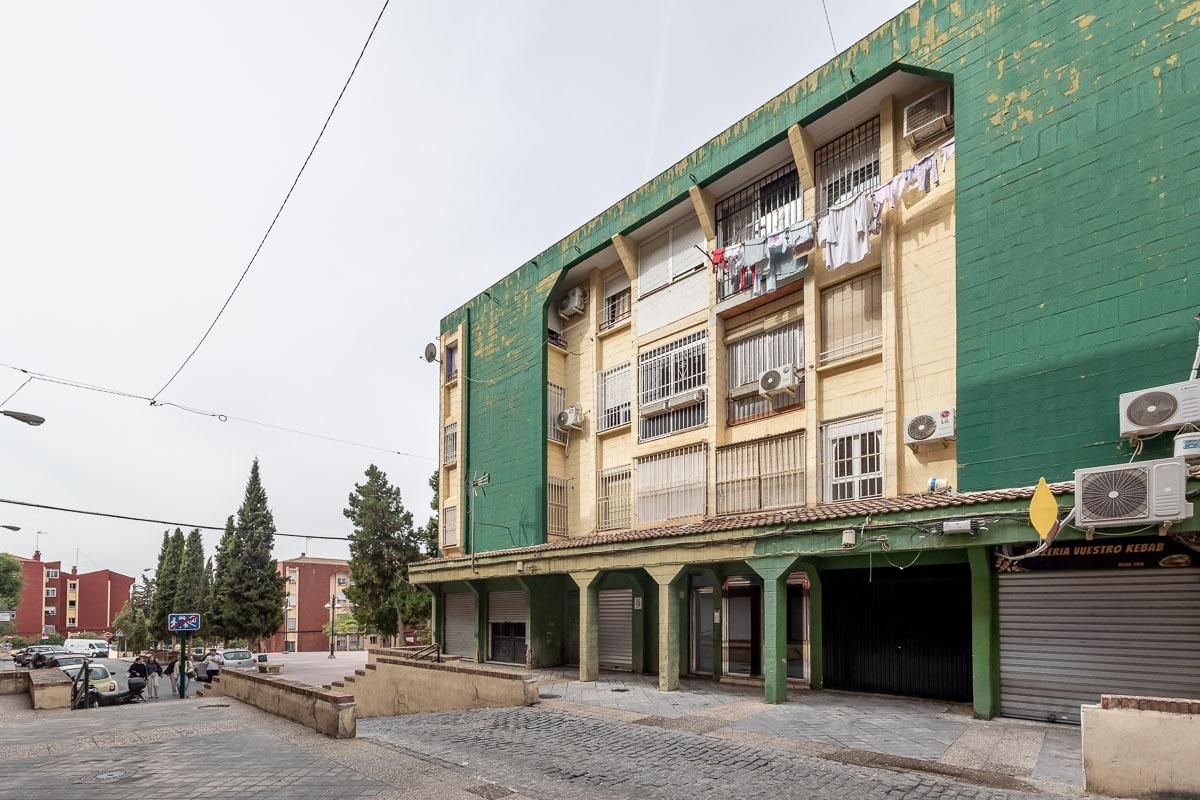 Exterior view of Flat for sale in  Granada Capital