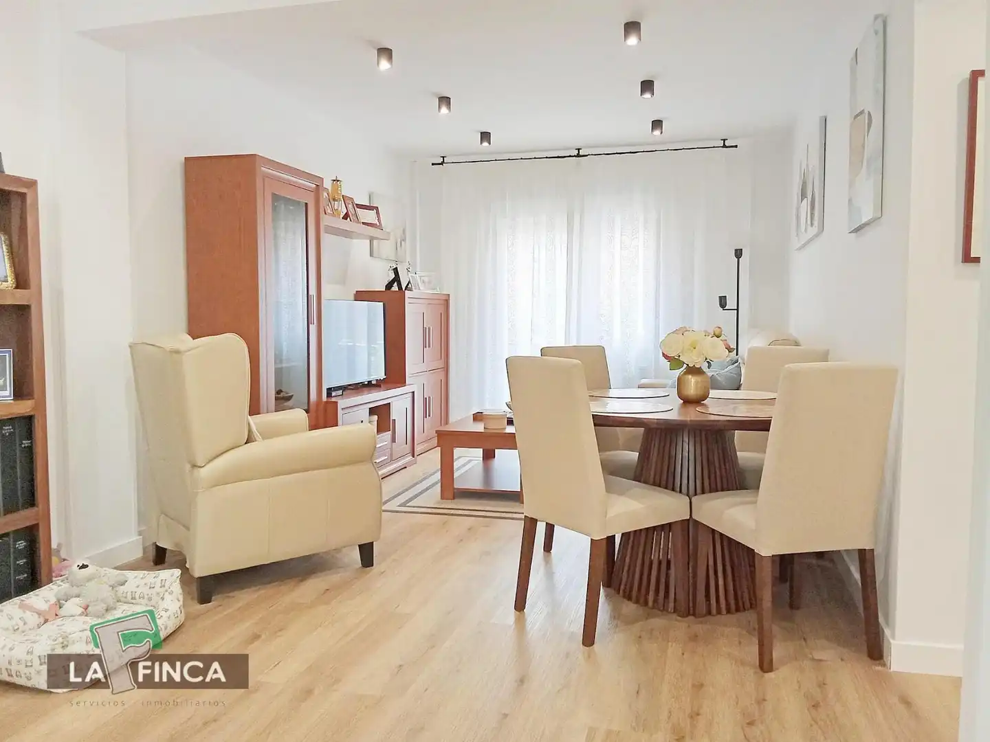 Comedor de Piso en venta en Oviedo  con Calefacción y Terraza