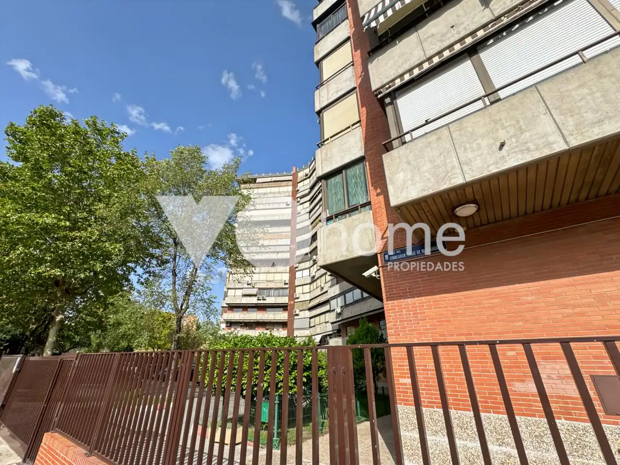 Vista exterior de Piso en venta en Madrid con Calefacción, Parquet y Terraza