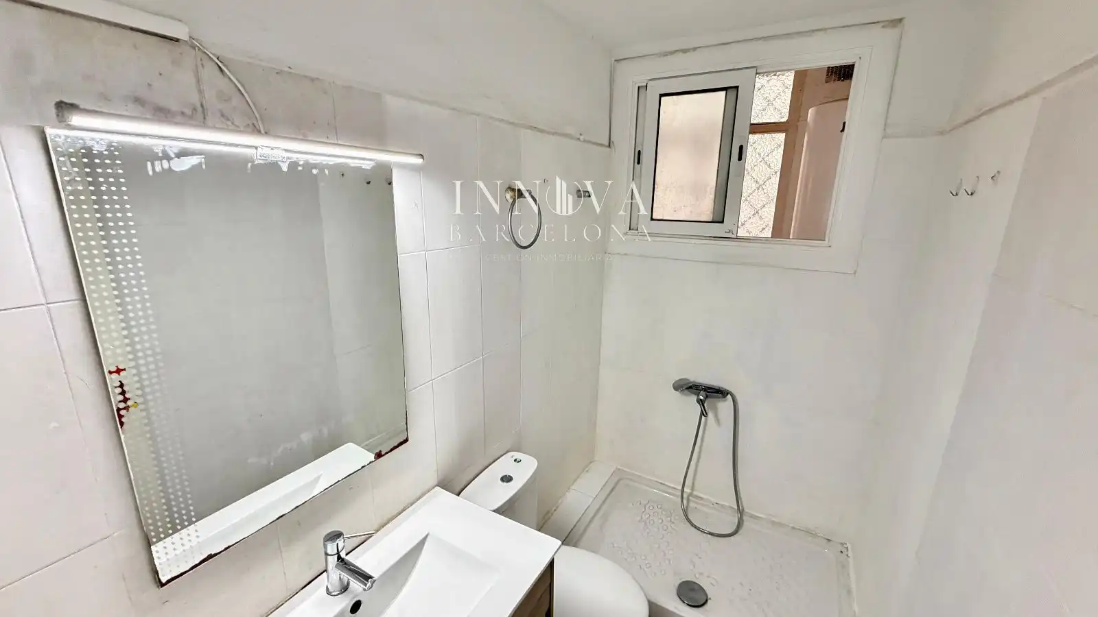 Bathroom of Flat for sale in Ciutat Vella