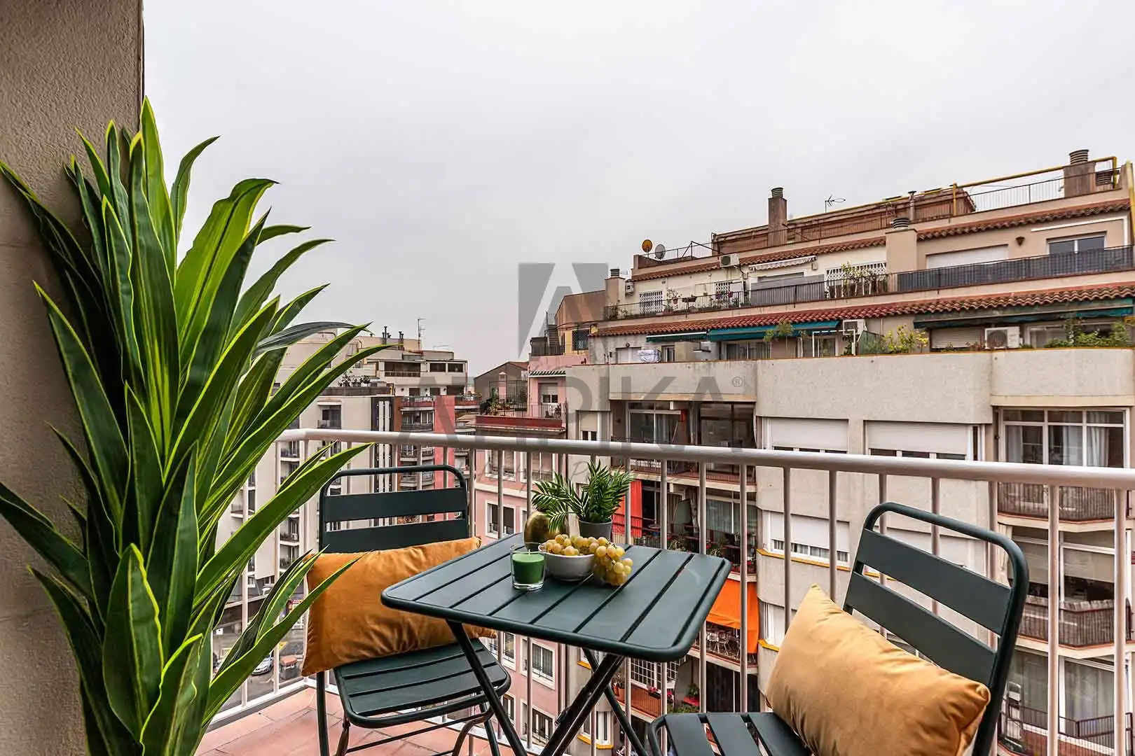 Attic for rent in El Camp de l'Arpa del Clot