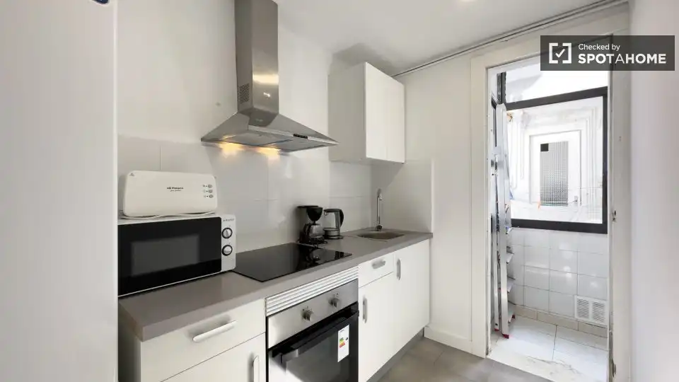 Kitchen of Flat for rent in L'Hospitalet de Llobregat  with Air Conditioner, Heating and Furnished