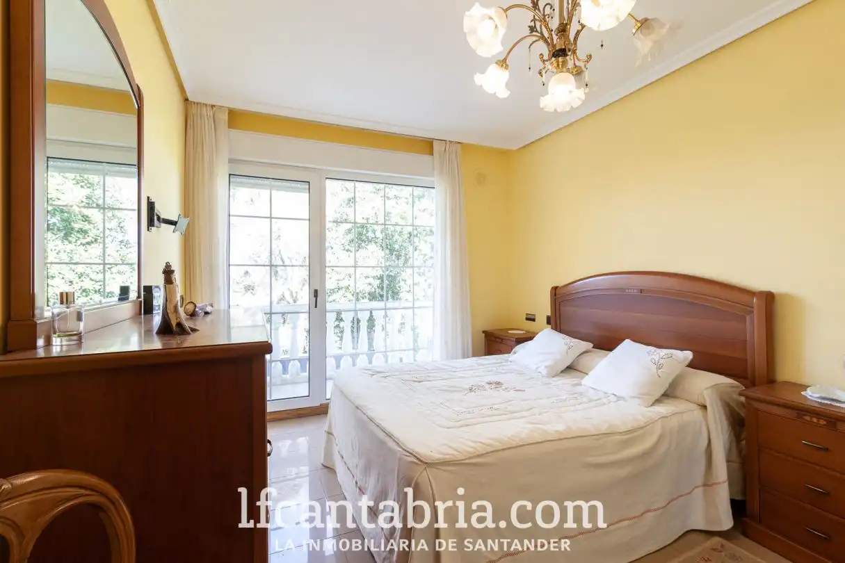 Habitación de Casa o chalet en venta en Santa Cruz de Bezana con Calefacción, Jardín privado y Trastero